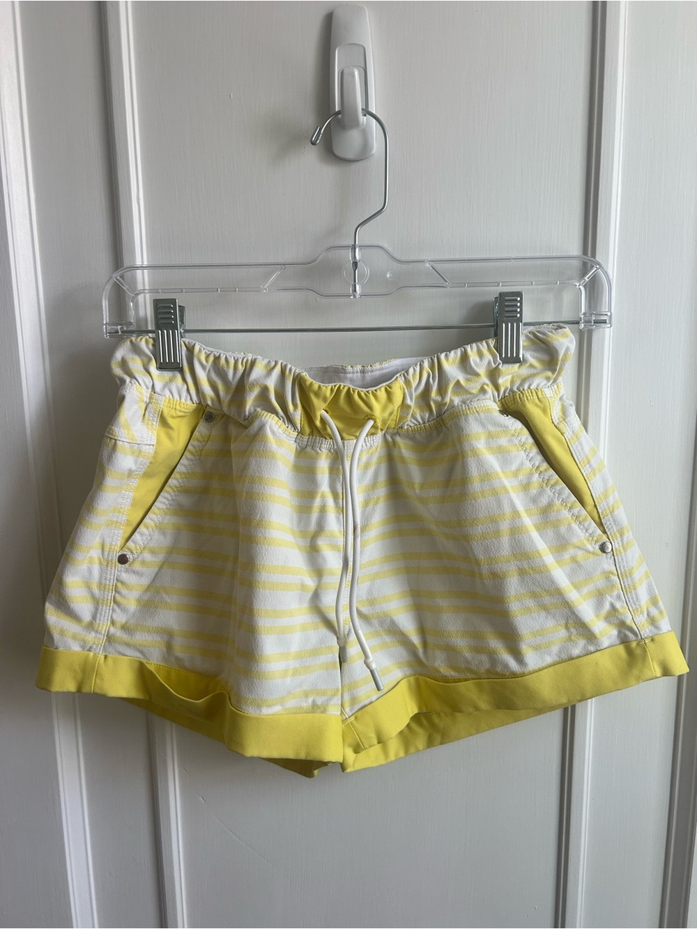 Lululemon Play All Day Short
 Yellow Twin Striped Sizzle Size 4